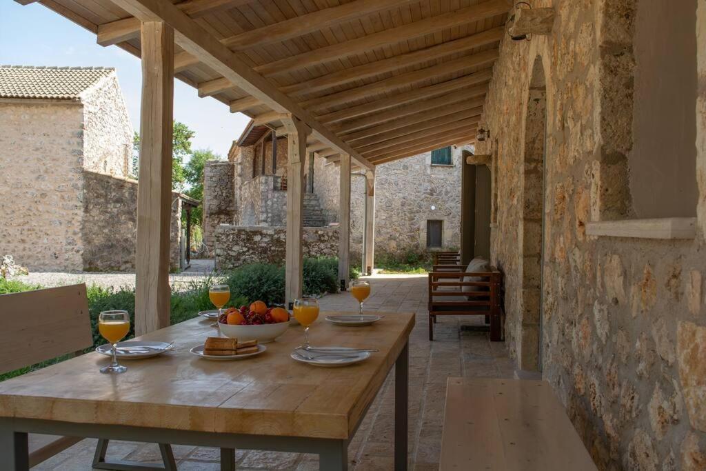 Avli - Tranquil Stonehouse In Lefkada Vila Alexandros Exterior foto